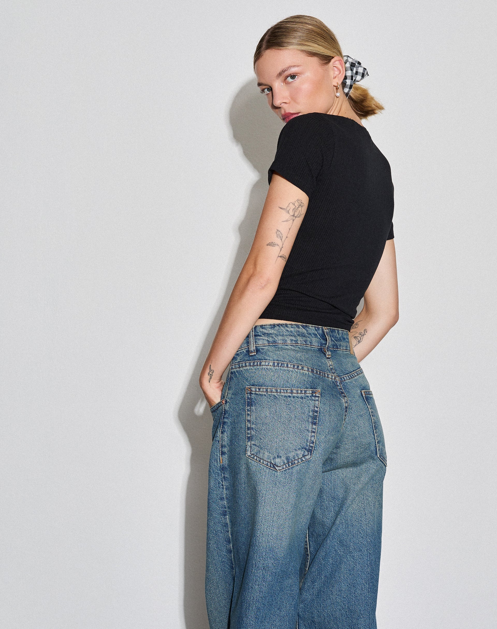 Dakota Cropped Tee in Black
