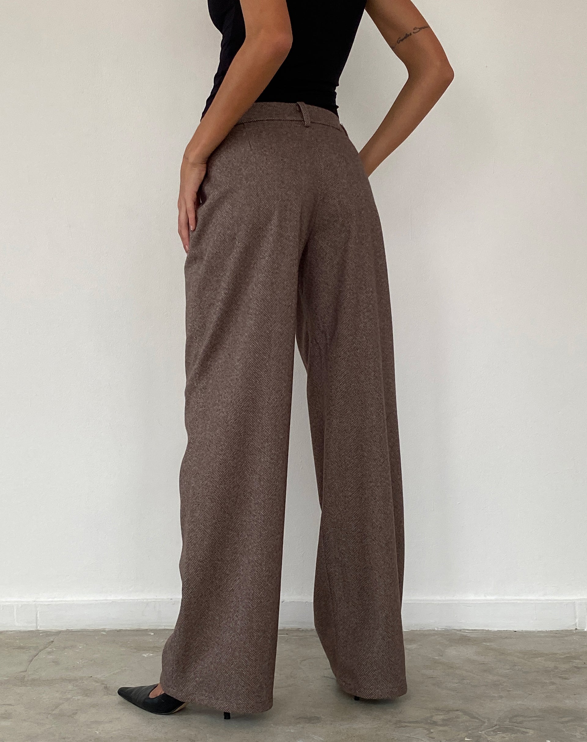 Helsa Low Rise Trouser in Dark Brown Tailoring