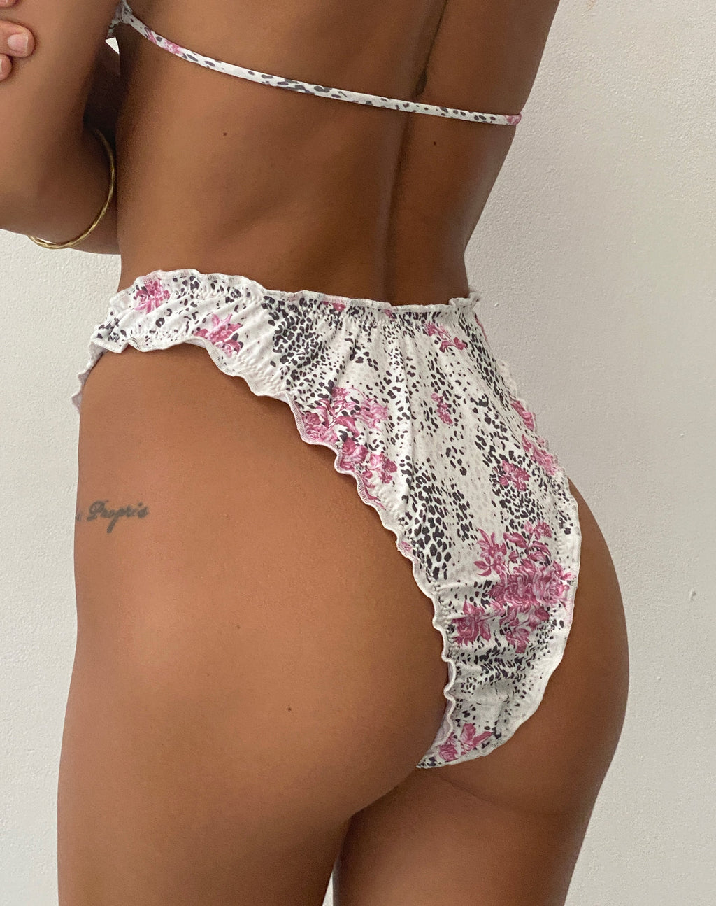 Veroly Bikini Bottom in White Jungle Flower Print