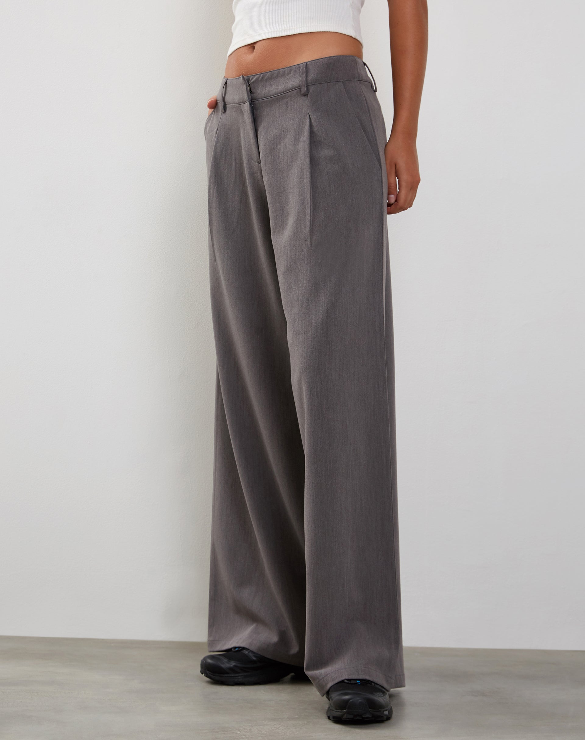 Salisu Wide Leg Trouser in Charcoal