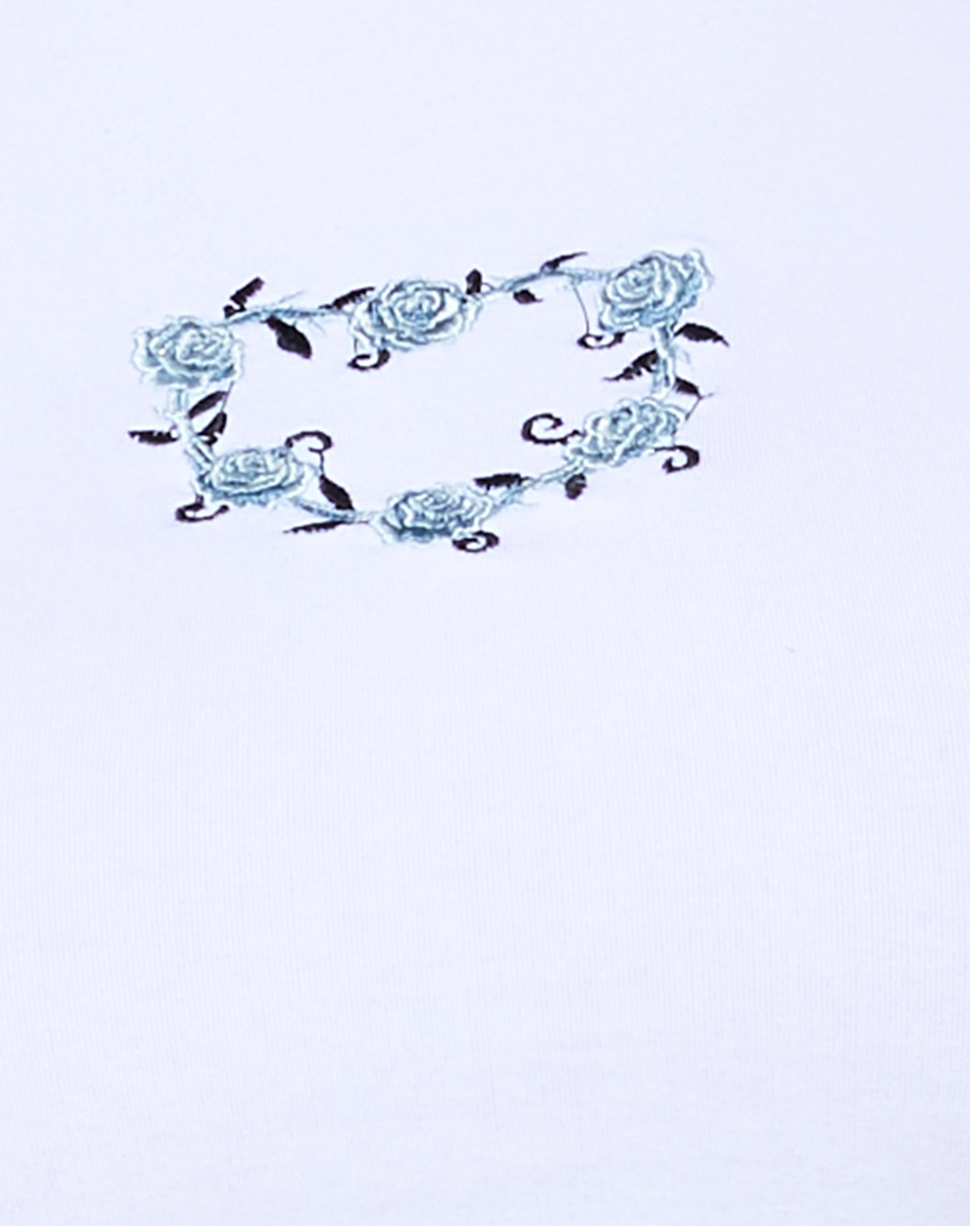 Tindy Crop Top in White Rose Chain Love Blue Embro